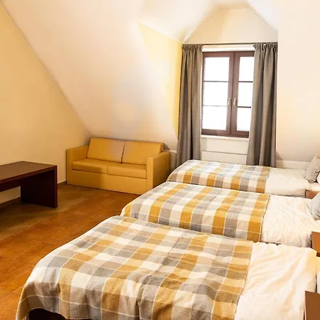 Kikity Siedlisko Z Ladowiskiem Hotel